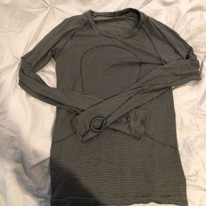 Lululemon swiftly long sleeve size 6